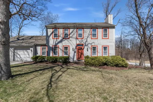 2908 Devonshire Ct, Waukesha, WI 53188