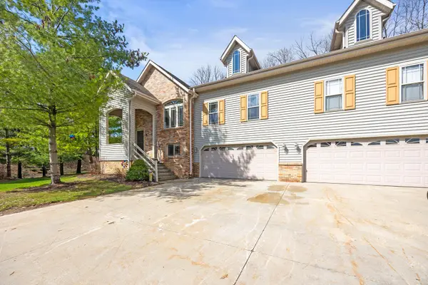 1300 Oak Tree Ct, Slinger, WI 53086