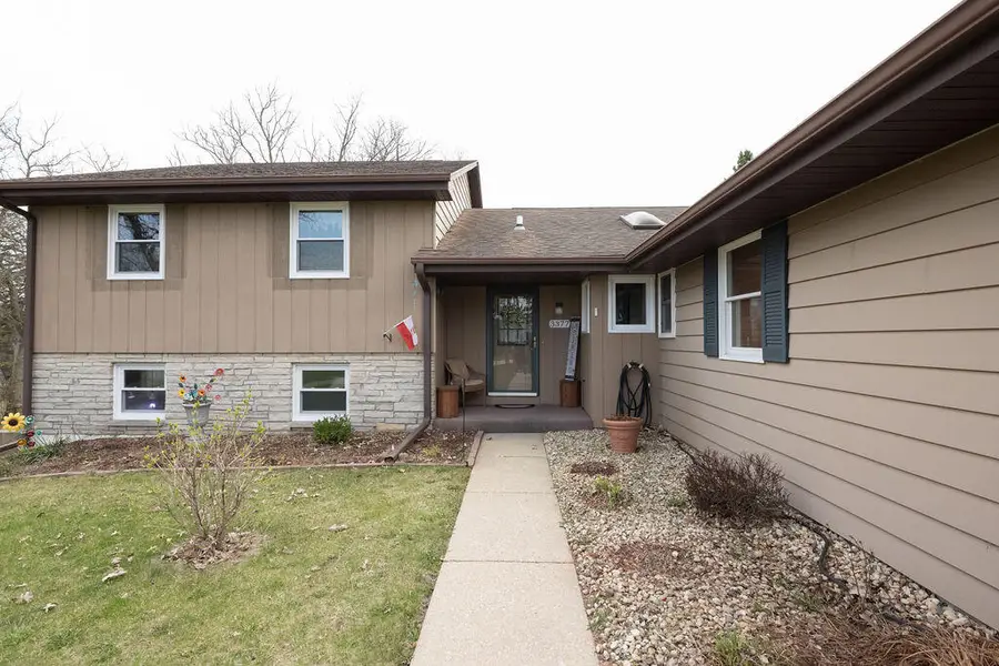 3377 N Hackbarth Rd, Janesville, WI 53548 - #3