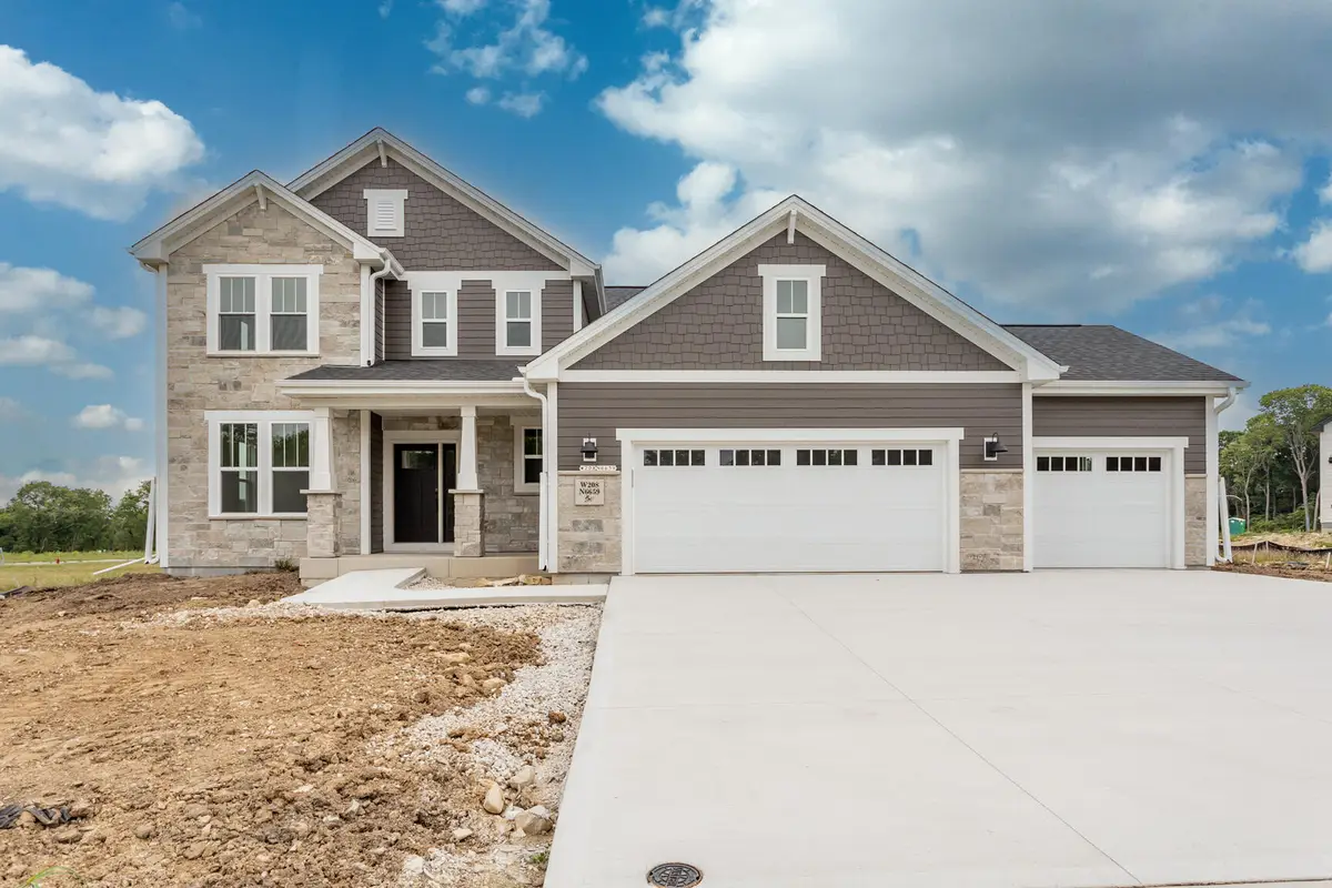 W208N6659 Sweet Clover Dr, Menomonee Falls, WI 53051 - #1