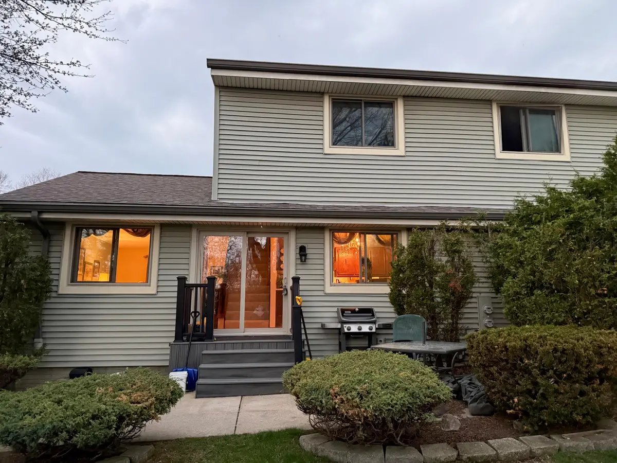 2200 E Excalibur Ct, Oak Creek, WI 53154 - #1