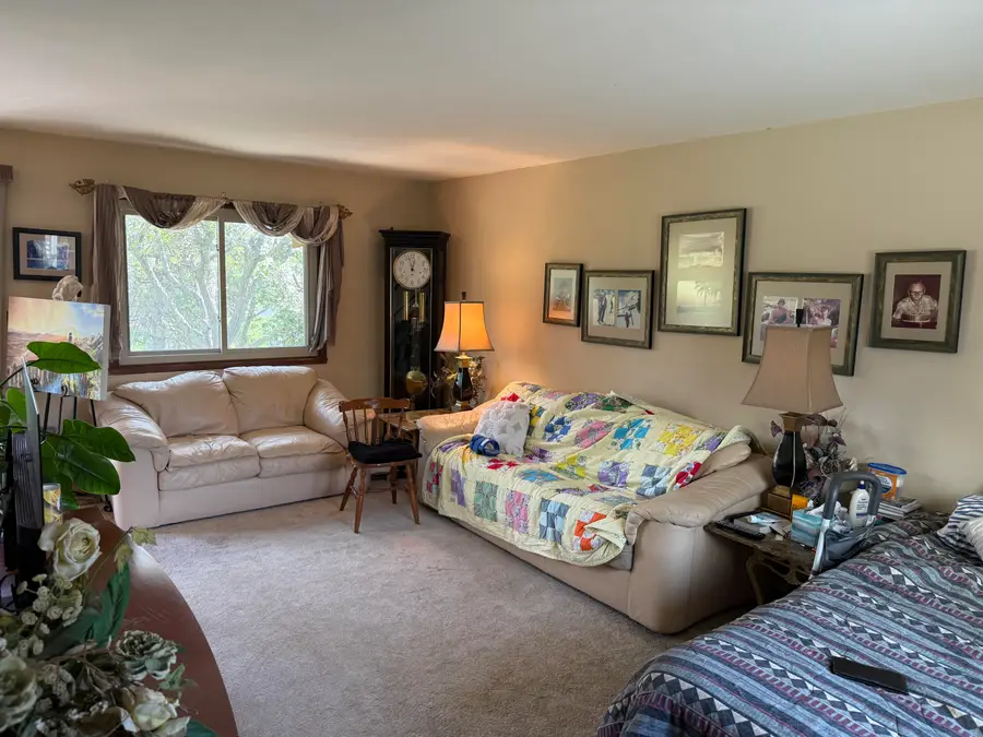 2200 E Excalibur Ct, Oak Creek, WI 53154 - #2