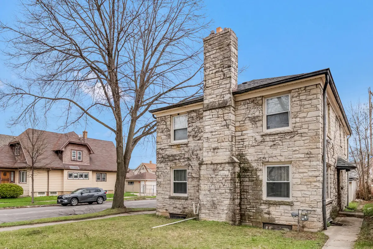 4525 W Auer Ave, Milwaukee, WI 53216 - #1