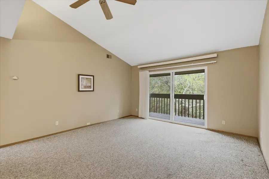 345 Park Hill Dr, Pewaukee, WI 53072 - #2