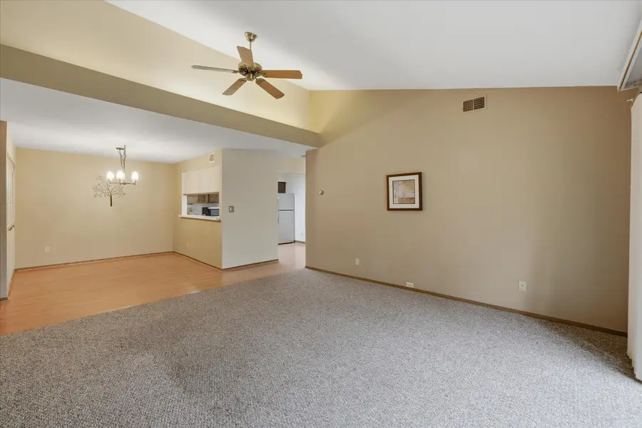 345 Park Hill Dr, Pewaukee, WI 53072 - #3