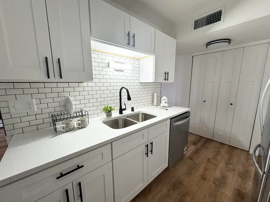 4000 W Rivers Edge Cir, Brown Deer, WI 53209 - #2