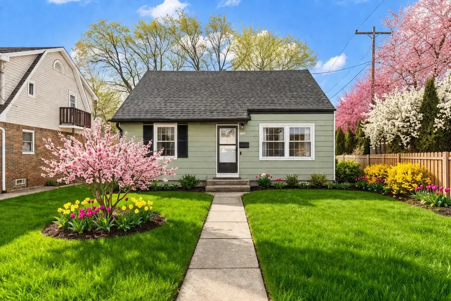 9131 W Mt Vernon Ave, Milwaukee, WI 53226 - #3