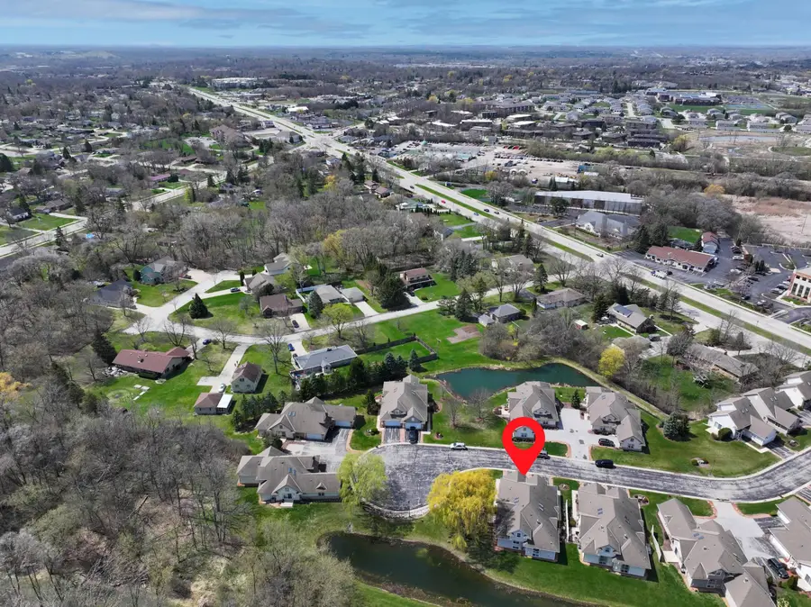 4870 S Waterview Ct, Greenfield, WI 53220 - #2