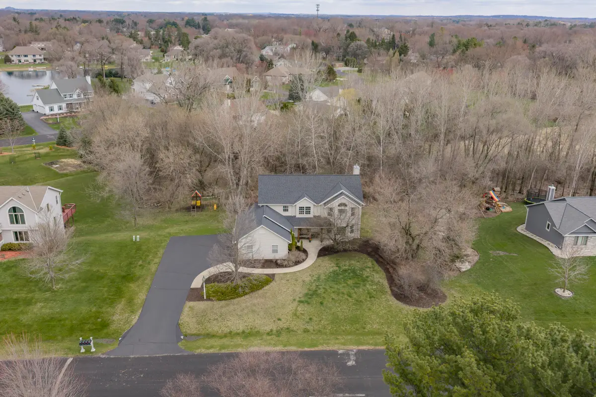 412 E Red Pine Cir, Dousman, WI 53118 - #1