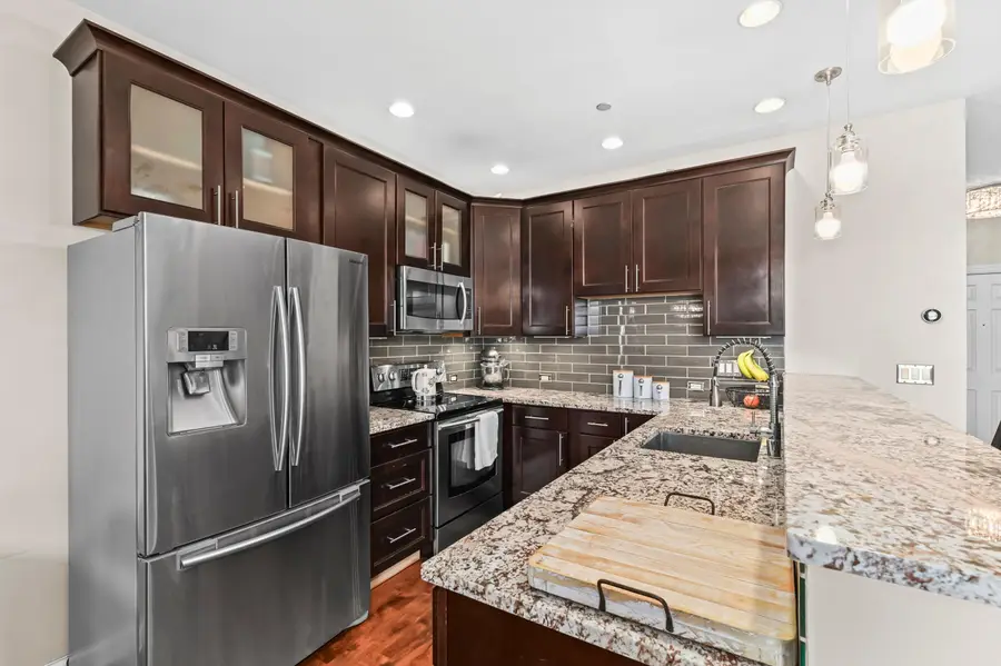 1920 N Farwell Ave, Milwaukee, WI 53202 - #3