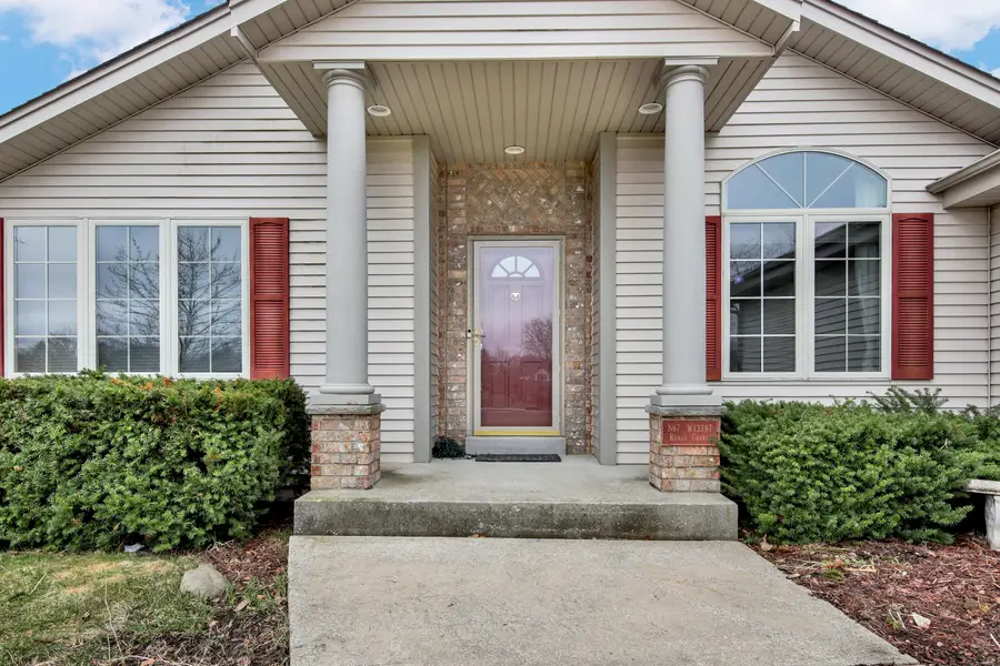 N67W13397 Roman Ct, Menomonee Falls, WI 53051 - #2