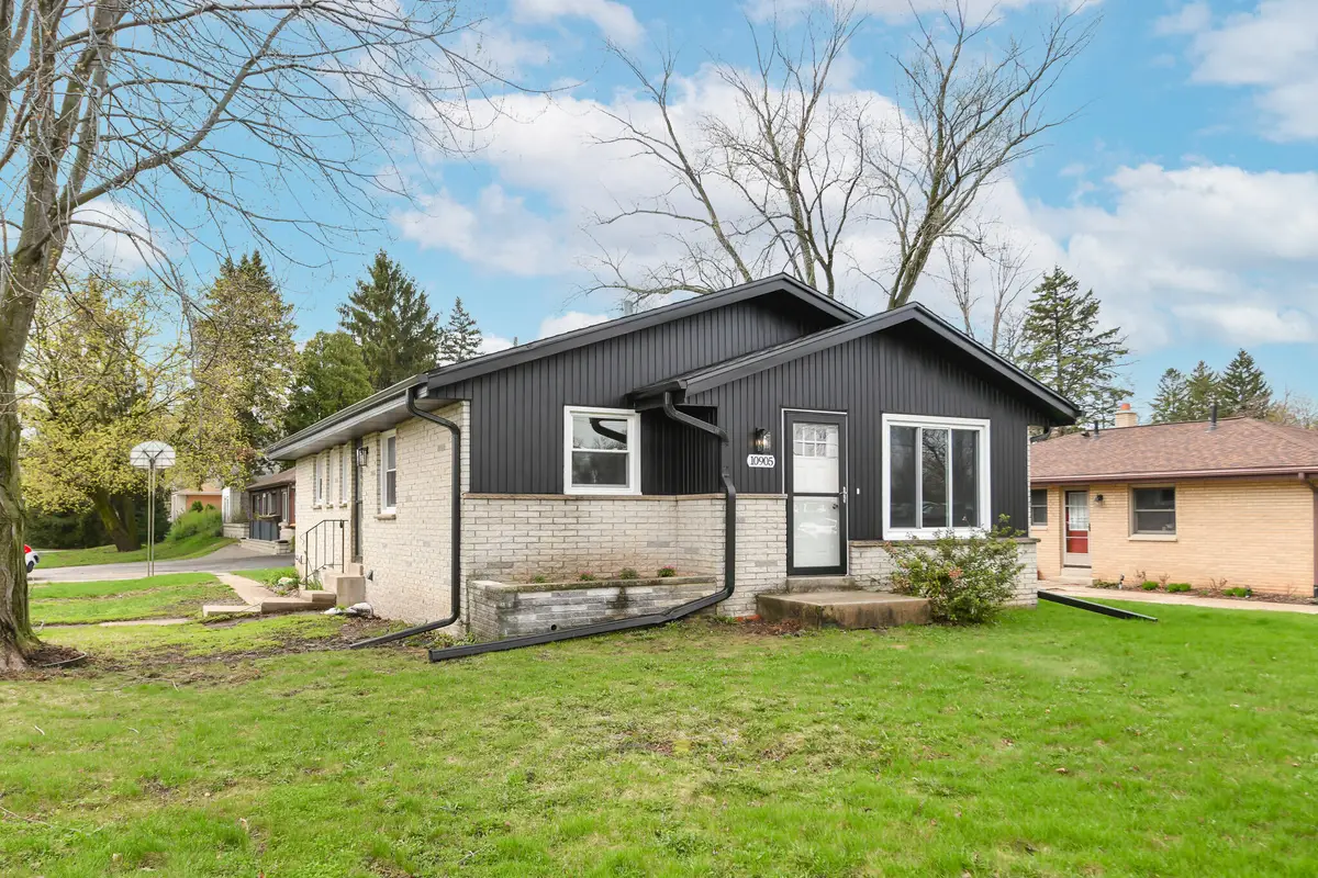 10905 W Potter Rd, Wauwatosa, WI 53226 - #1