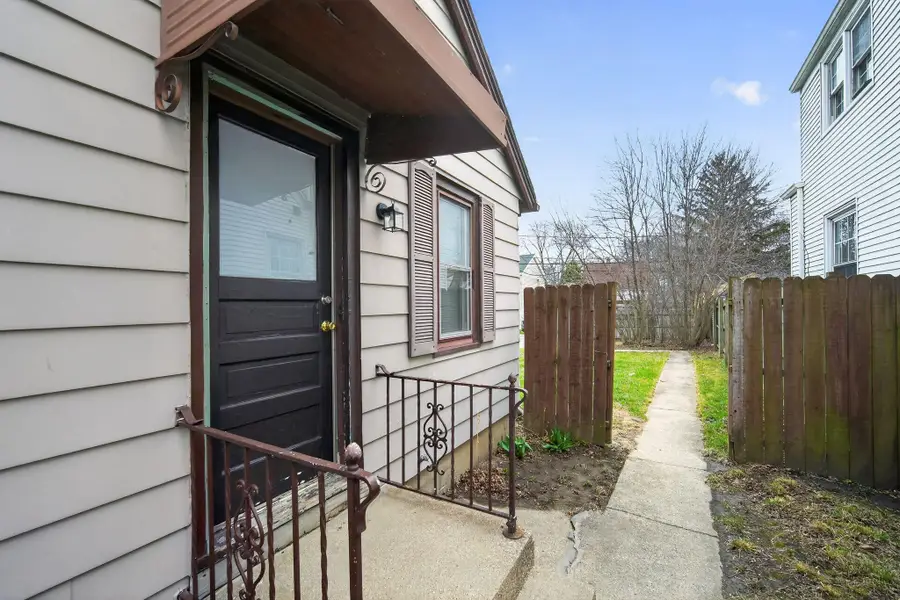 4722 N 22nd St, Milwaukee, WI 53209 - #3