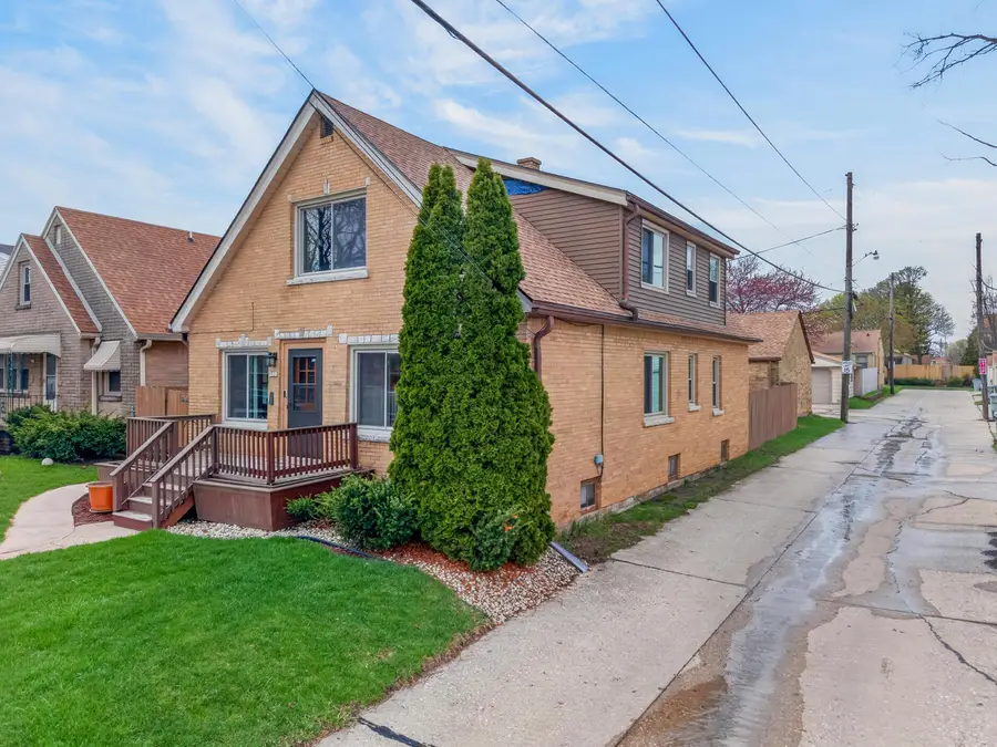 3521 S 11th St, Milwaukee, WI 53221 - #3