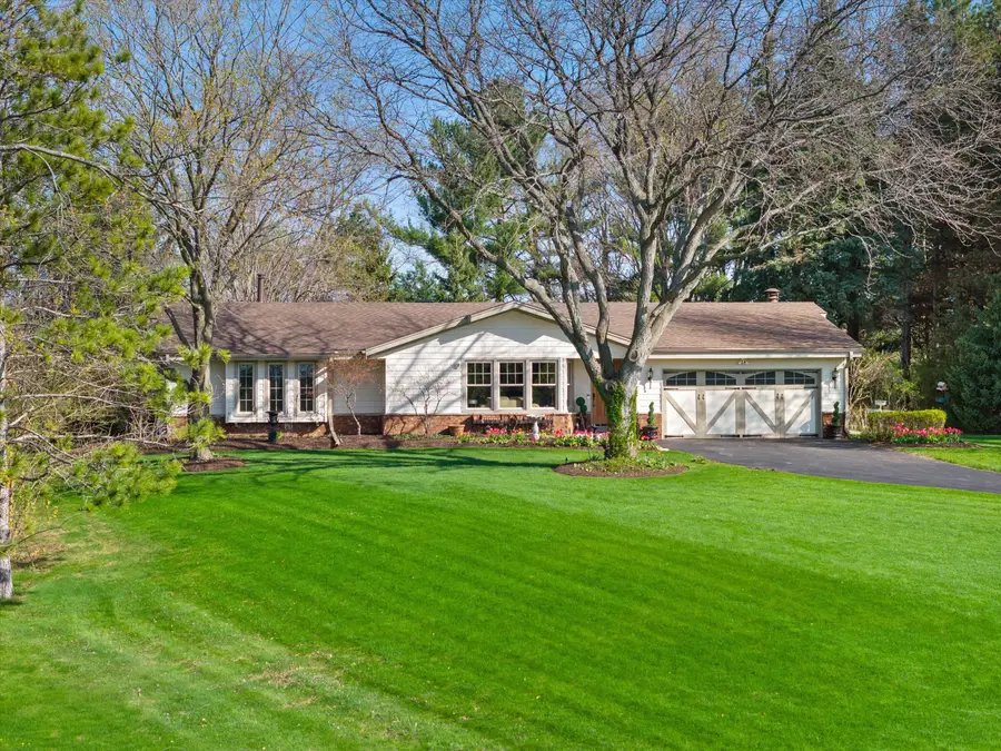 W246S6855 Maple Hill Dr, Waukesha, WI 53189 - #2