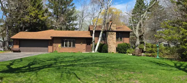 2012 Creek Ridge Dr, Caledonia, WI 53402