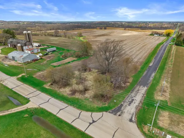 W5038 Beaver Dam Rd, Wayne, WI 53090