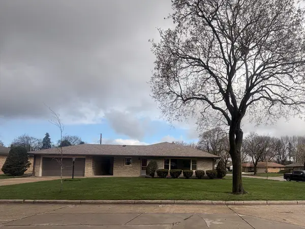 3033 S Stratton Dr, West Allis, WI 53219