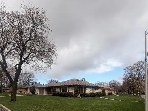 3033 S Stratton Dr, West Allis, WI 53219 - #3