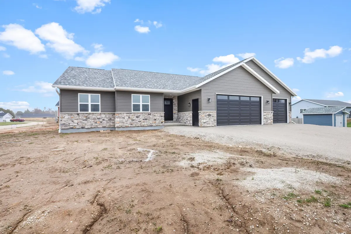 1909 Summit St, Manitowoc, WI 54220 - #1