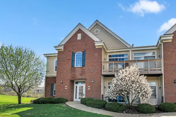 2515 W Colonial Woods Dr, Oak Creek, WI 53154