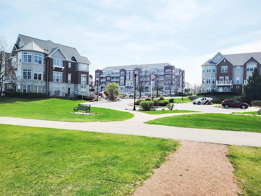 3862 S Lake Dr, Saint Francis, WI 53235 - #2