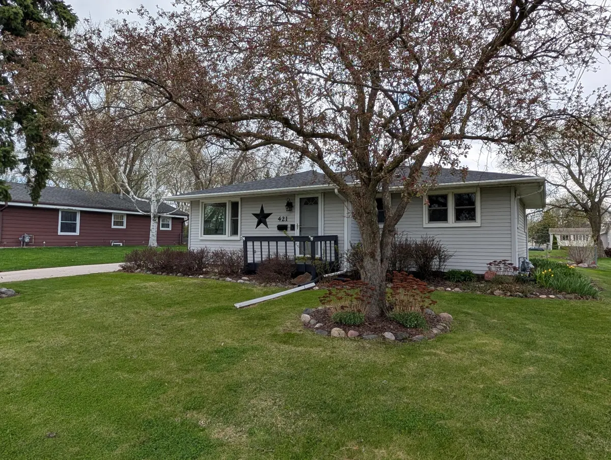 421 N Lincoln St, Elkhorn, WI 53121 - #1