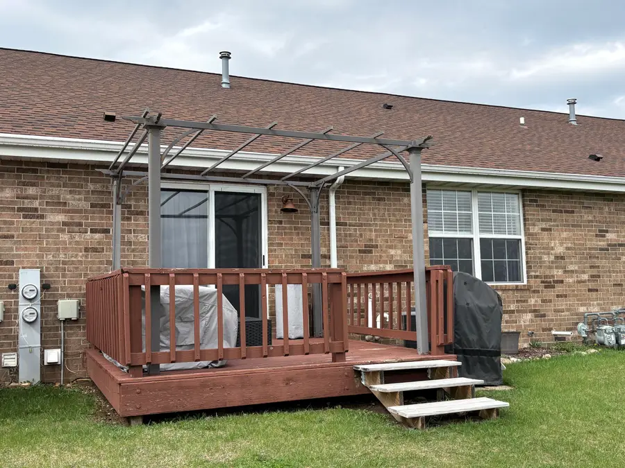 321 Davis St, Elkhorn, WI 53121 - #2