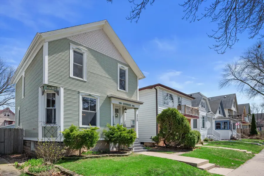 3328 N Bartlett Ave, Milwaukee, WI 53211 - #3