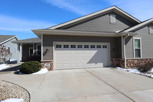 890 Whispering Pines Cir, Lake Mills, WI 53551