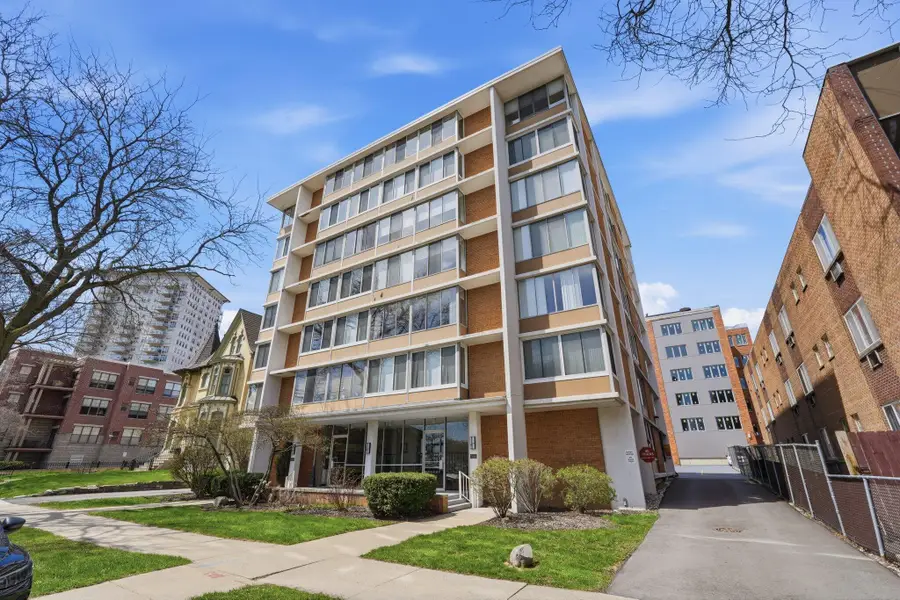 1409 N Prospect Ave, Milwaukee, WI 53202 - #2