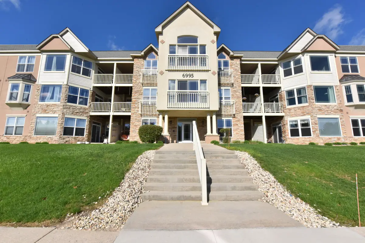 6995 S Riverwood Blvd, Franklin, WI 53132 - #1