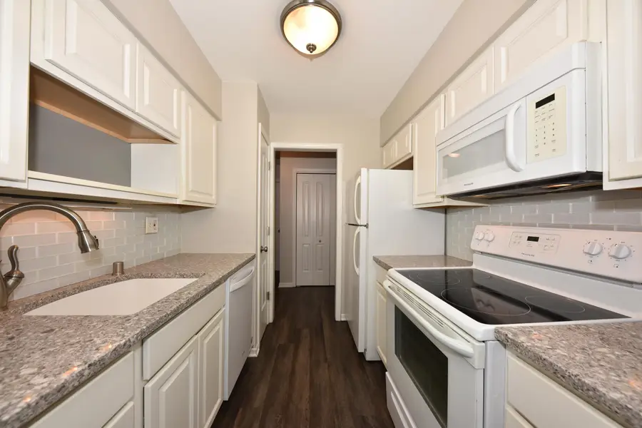 4434 N Oakland Ave, Shorewood, WI 53211 - #3