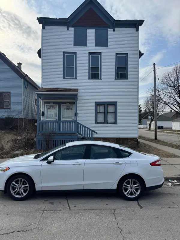 3573 N 11th St, Milwaukee, WI 53206