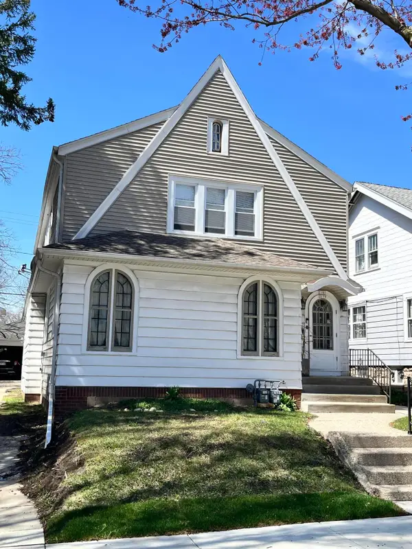 2179 S 83rd St, West Allis, WI 53219