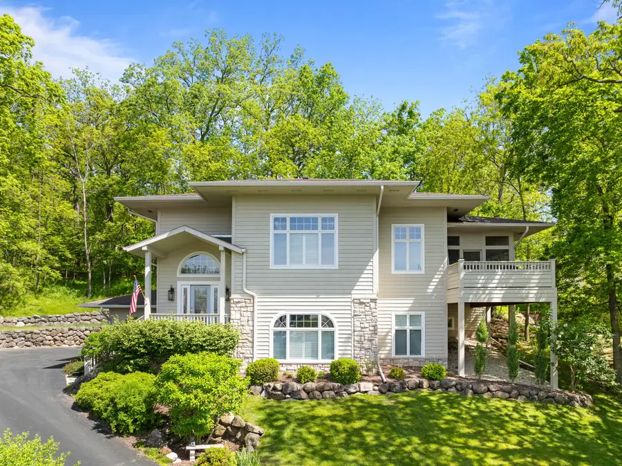 1066 Edinborough Ct, Geneva, WI 53147 - #2