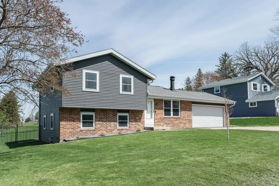 900 Hillside Ln, Watertown, WI 53098 - #2