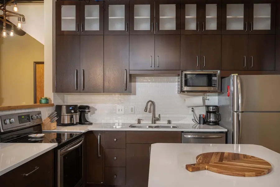 904 E Pearson St, Milwaukee, WI 53202 - #3