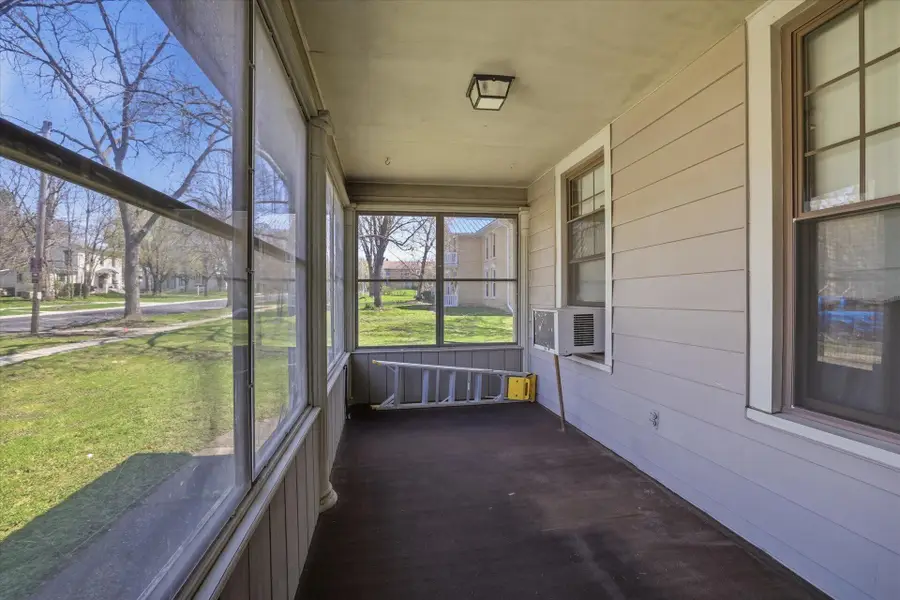 513 Clyman St, Watertown, WI 53094 - #2
