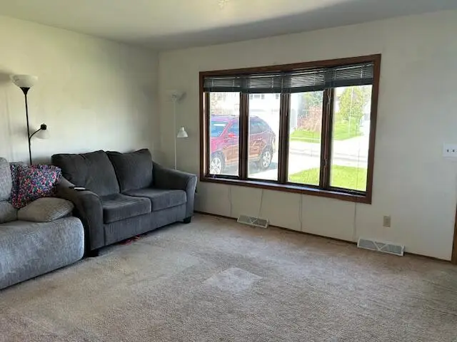 908 Kings Ridge Ct E Ct, West Bend, WI 53090 - #2