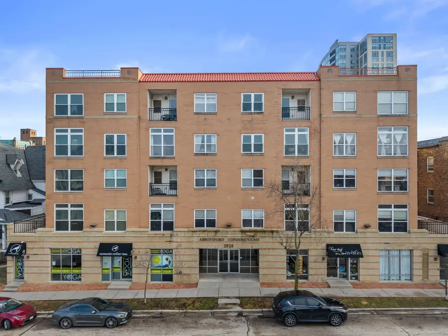 1920 N Farwell Ave, Milwaukee, WI 53202 - #3