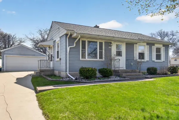 1408 Riverview Dr, Kewaskum, WI 53040