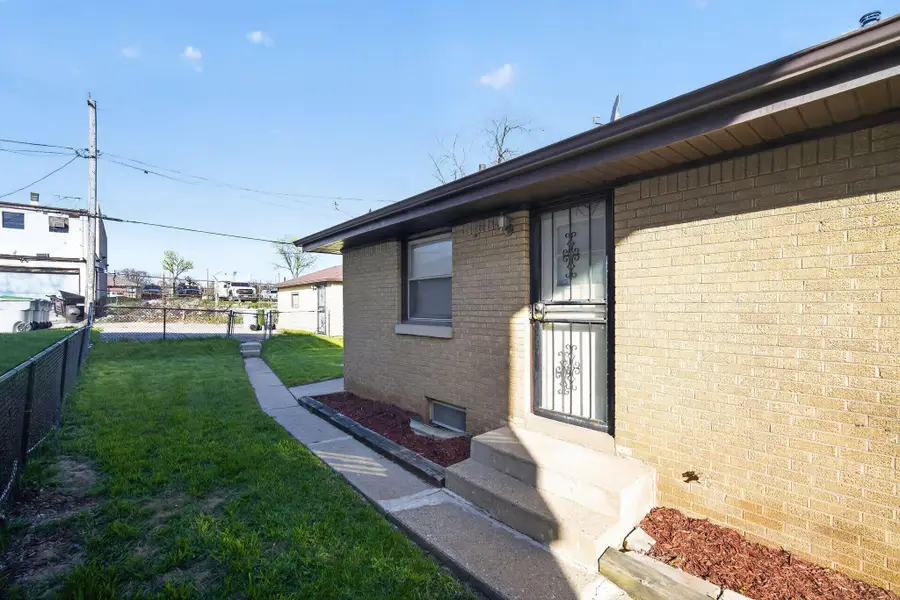 7471 W Beckett Ave, Milwaukee, WI 53216 - #2