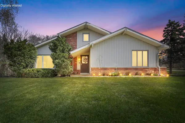 W214N10404 Oak Ln, Germantown, WI 53022