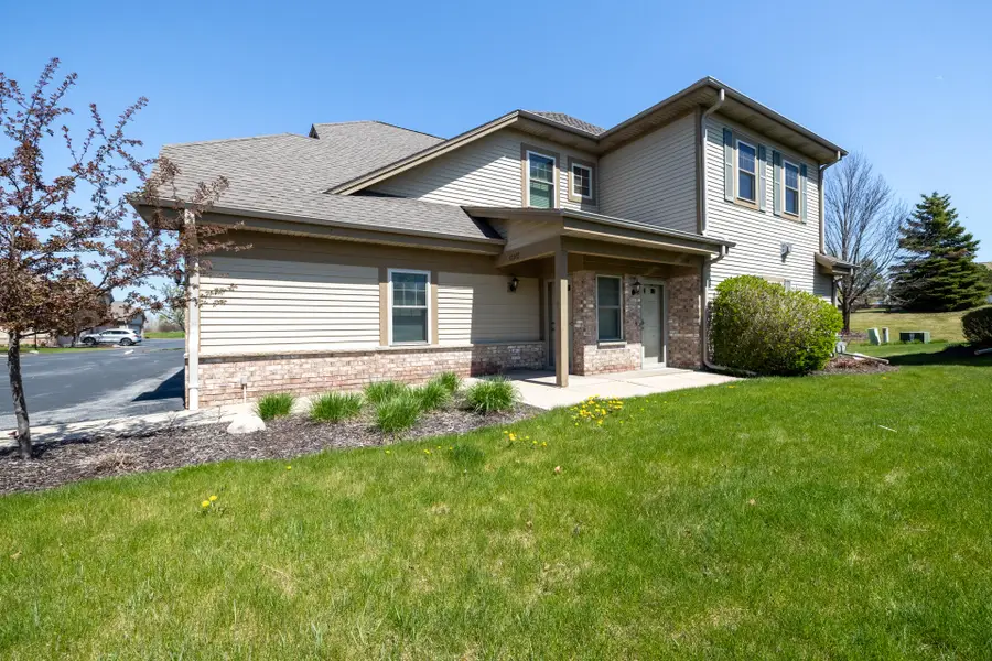 W55W17164 Ravenwood Dr, Menomonee Falls, WI 53051 - #3