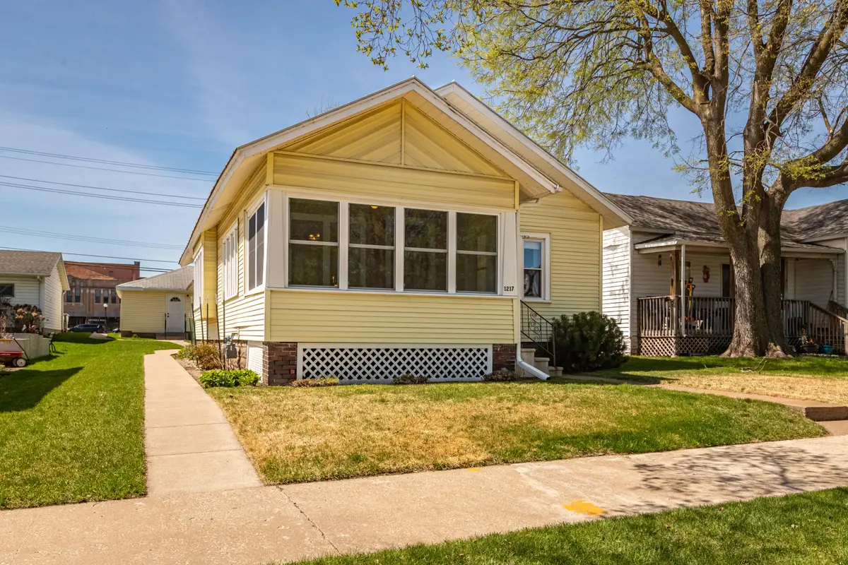 1217 Avon St, La Crosse, WI 54601 - #1