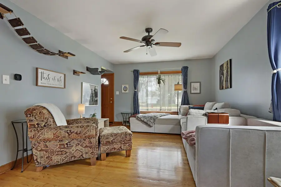 1309 E Warnimont Ave, Milwaukee, WI 53207 - #2