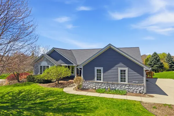 W136N6719 Claas Rd, Menomonee Falls, WI 53051