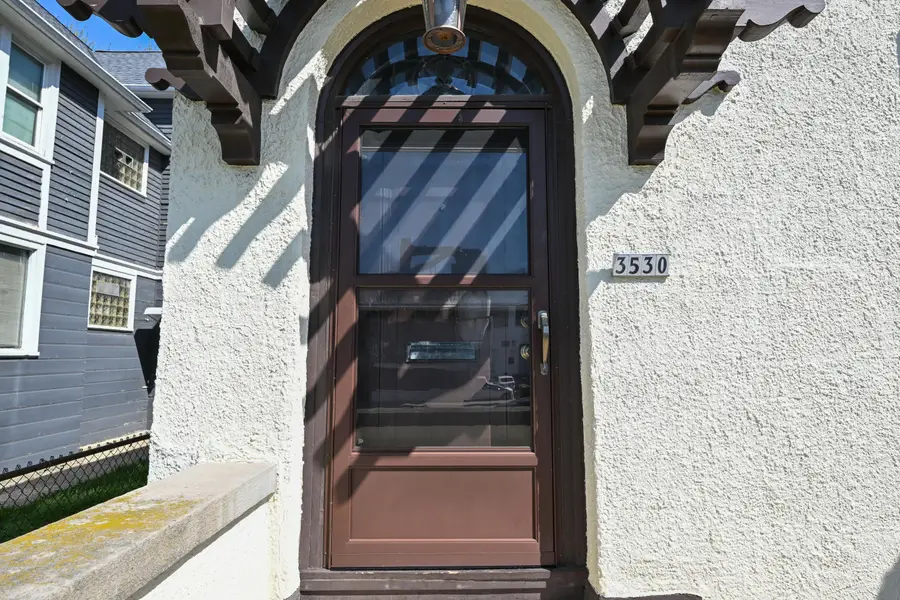 3530 W Linden Pl, Milwaukee, WI 53208 - #2