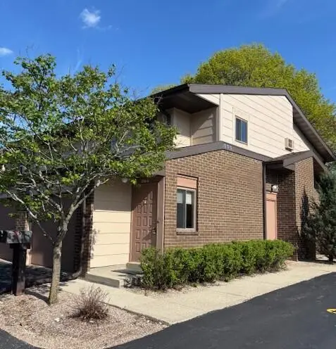 305 Cheviot Chase, Waukesha, WI 53186